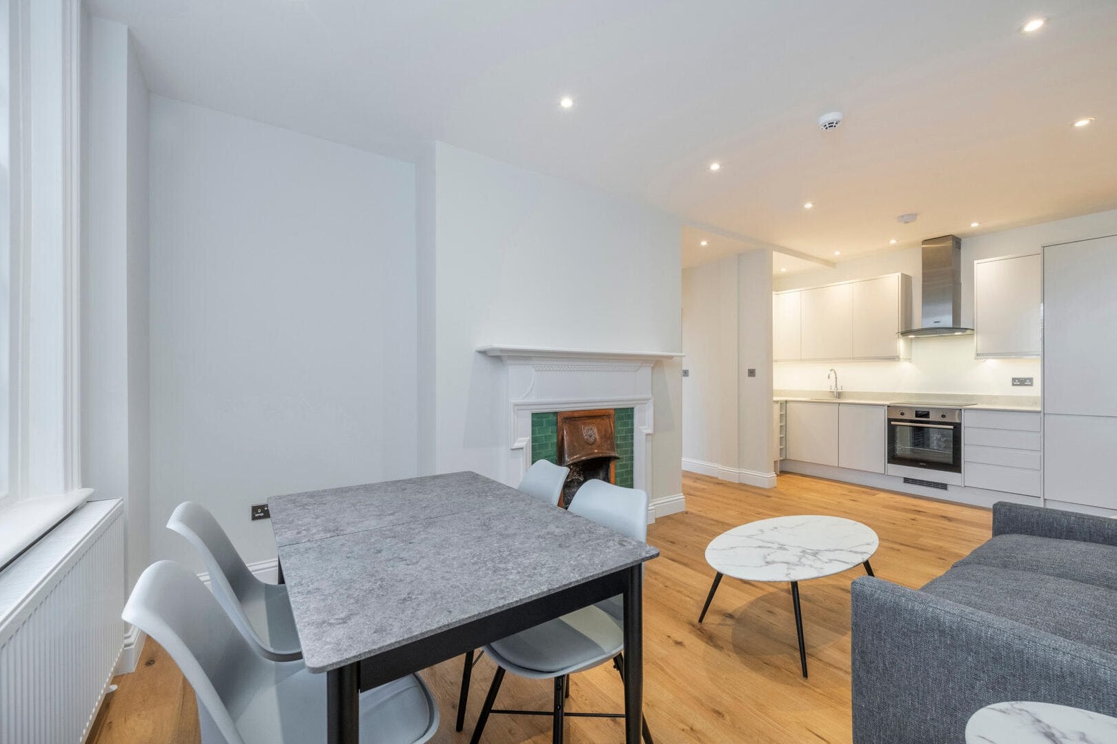 Flat Kensington High Street in Greater London