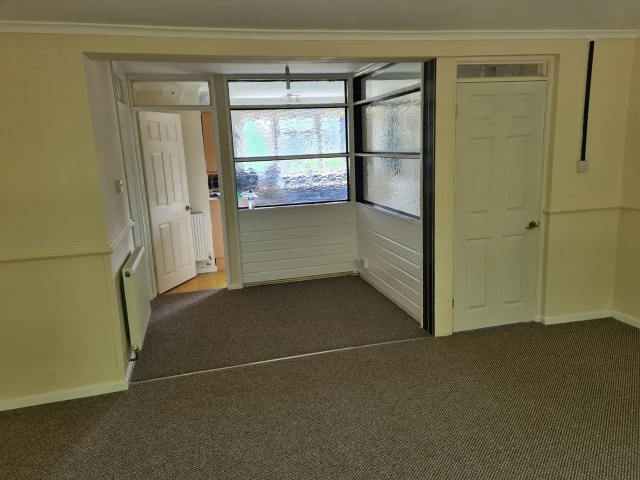 Flat Dedisham Close in Crawley