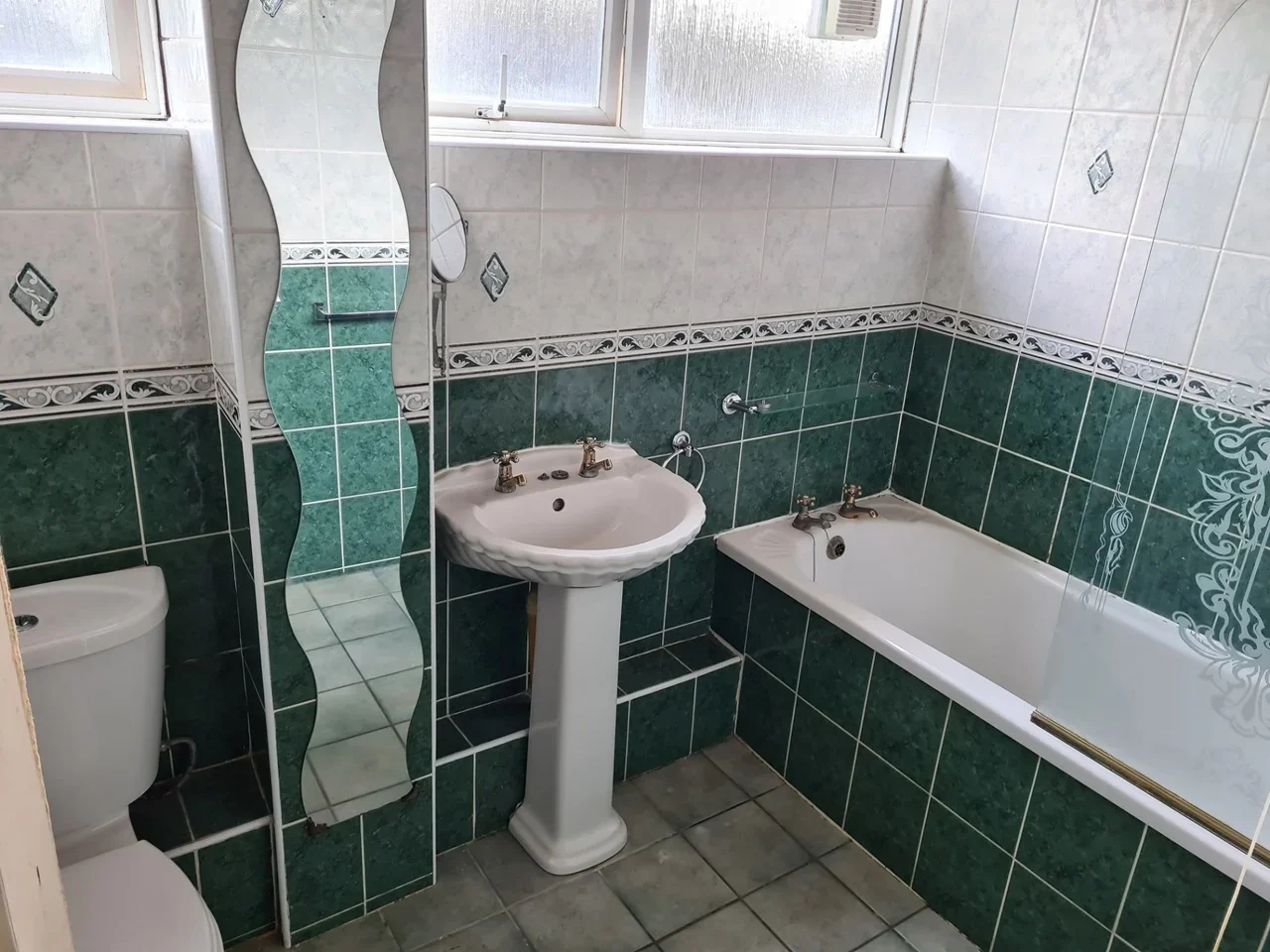 Flat Dedisham Close in Crawley