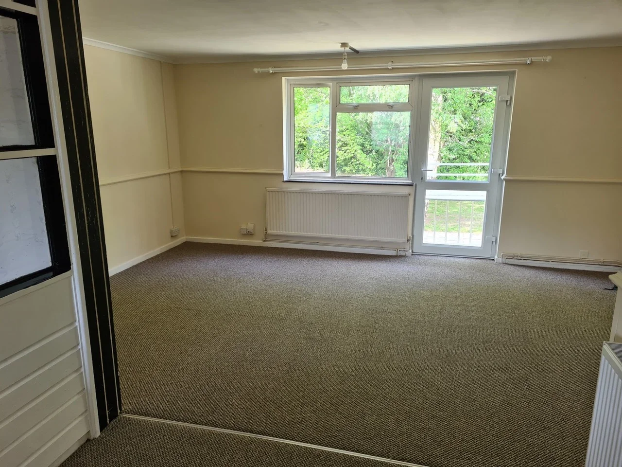 Flat Dedisham Close in Crawley