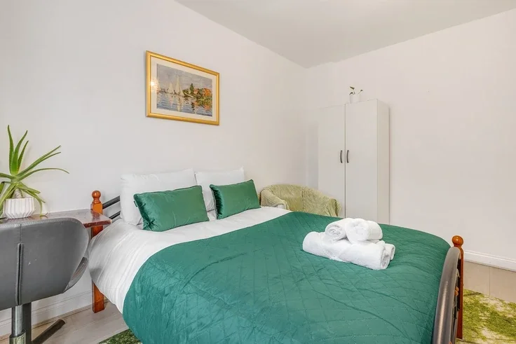 Room The Roundway in Greater London