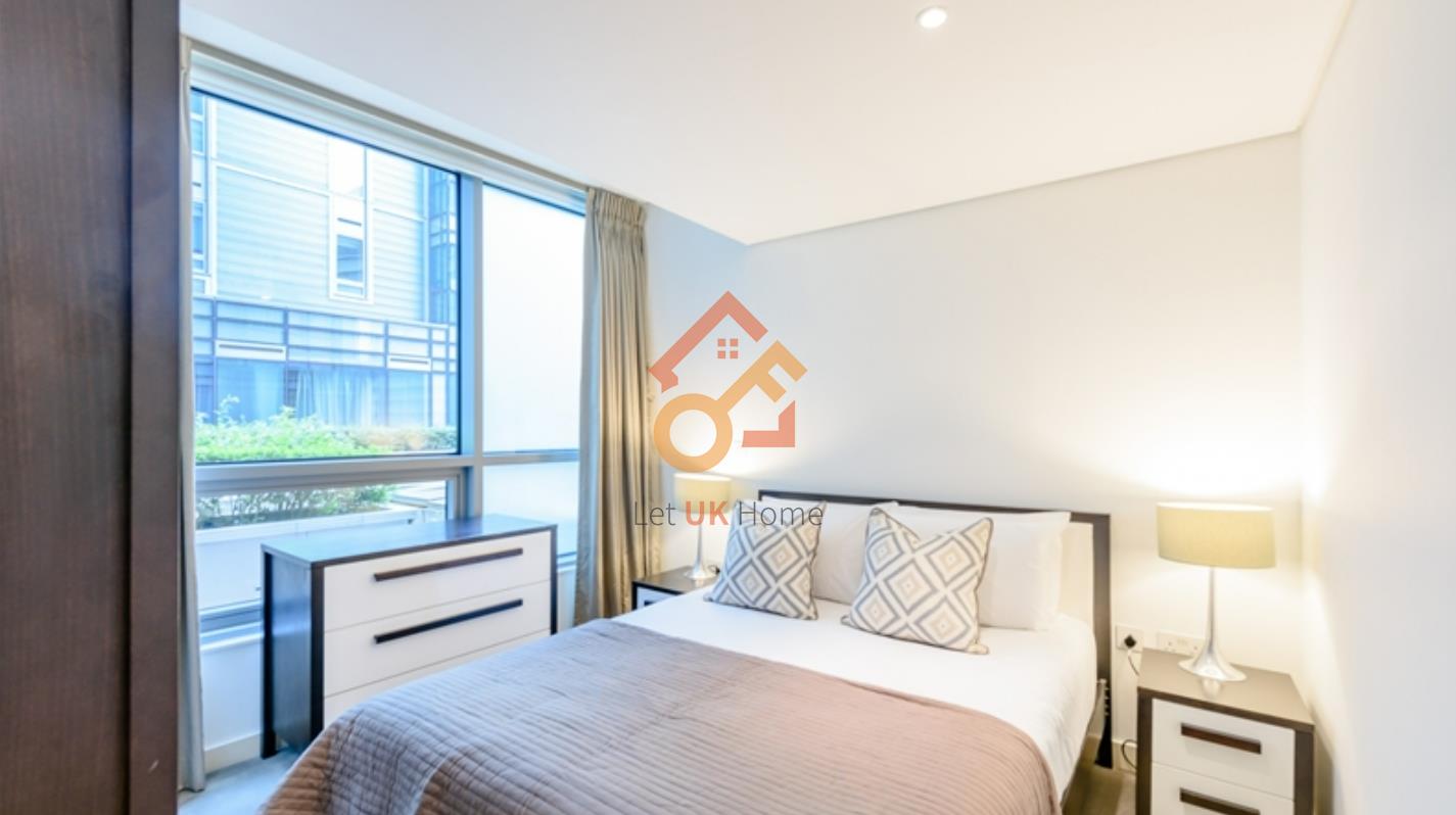Flat Merchant Square in London