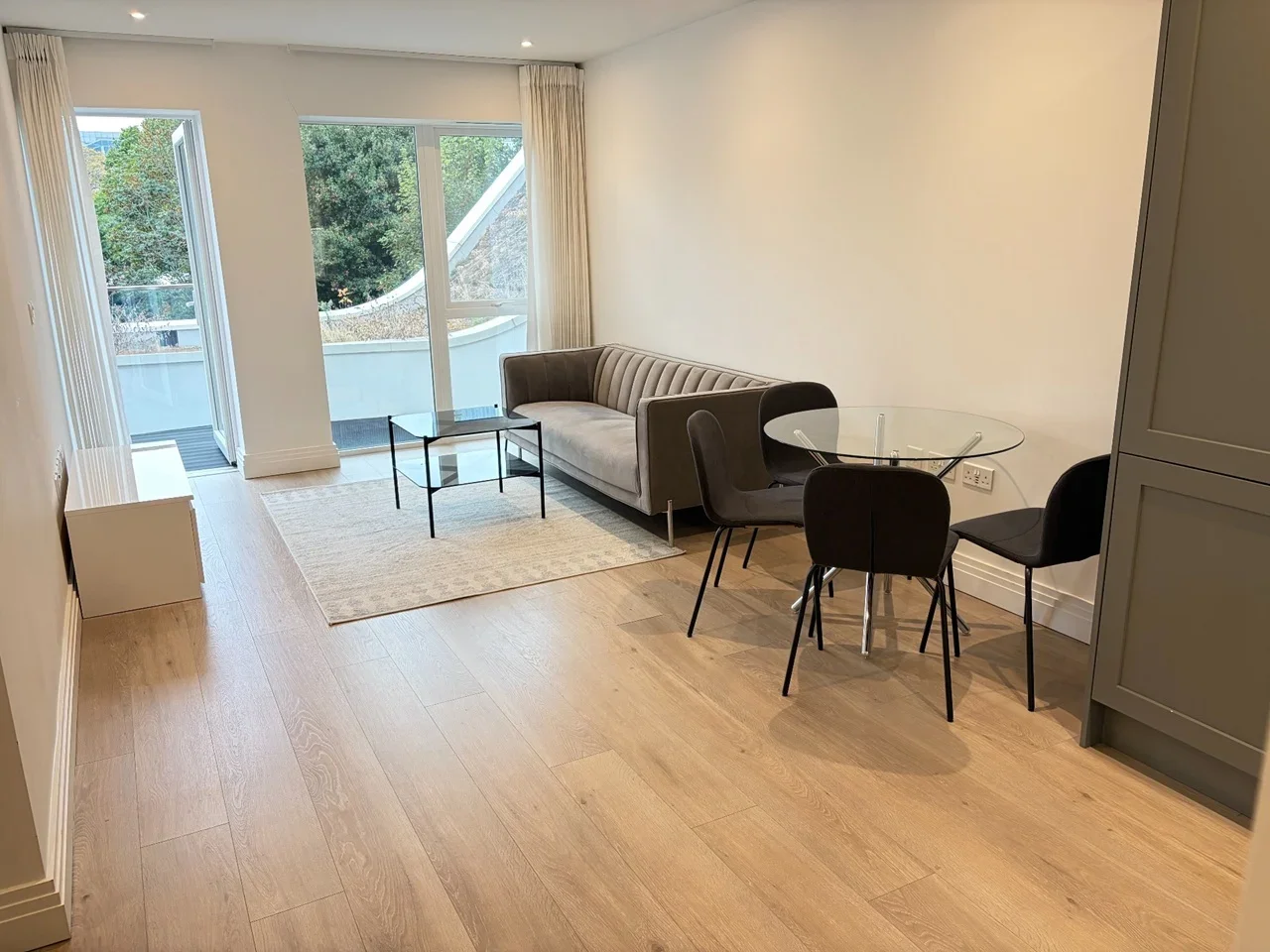 Flat Mattock Lane in Greater London