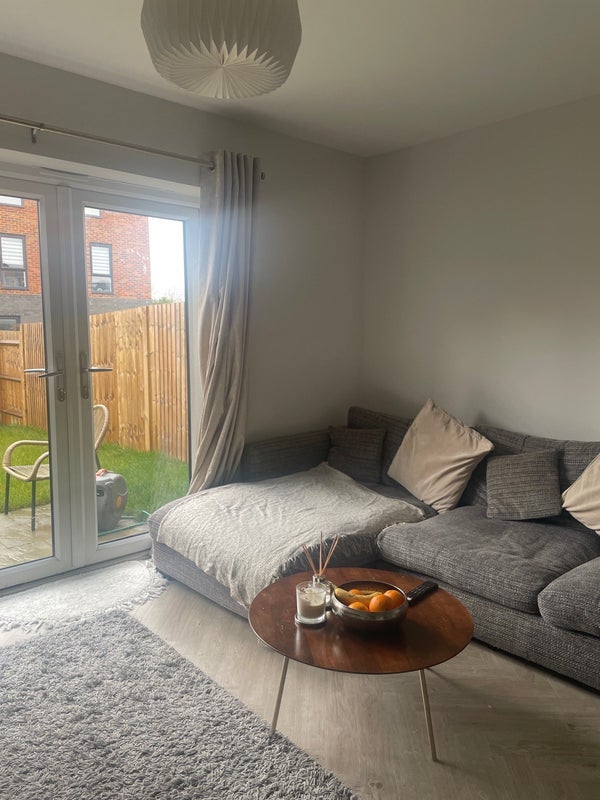 Room Bellevue Farm Road in Crawley