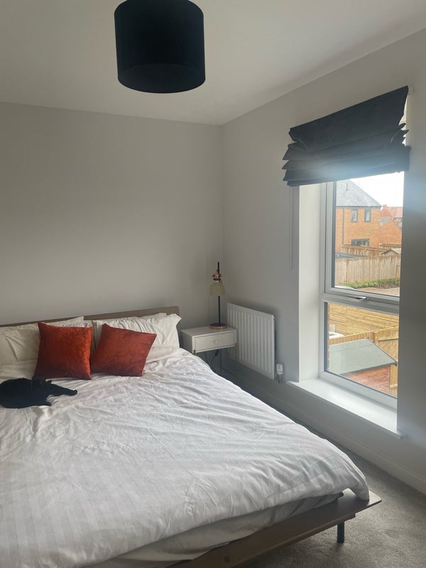 Room Bellevue Farm Road in Crawley