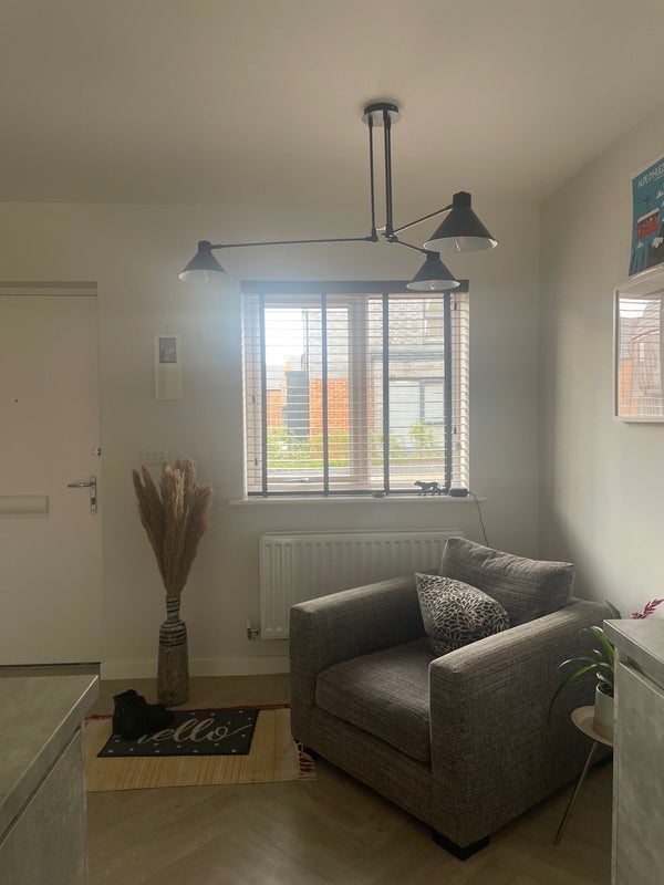 Room Bellevue Farm Road in Crawley