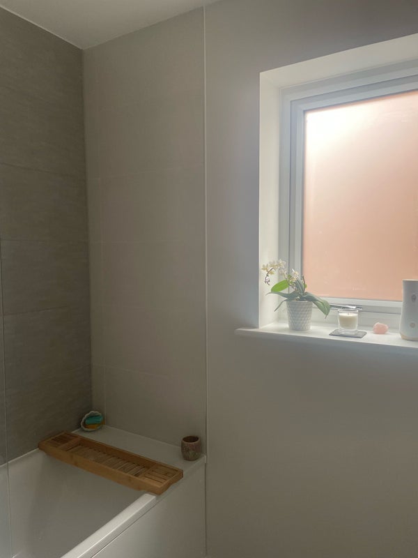 Room Bellevue Farm Road in Crawley