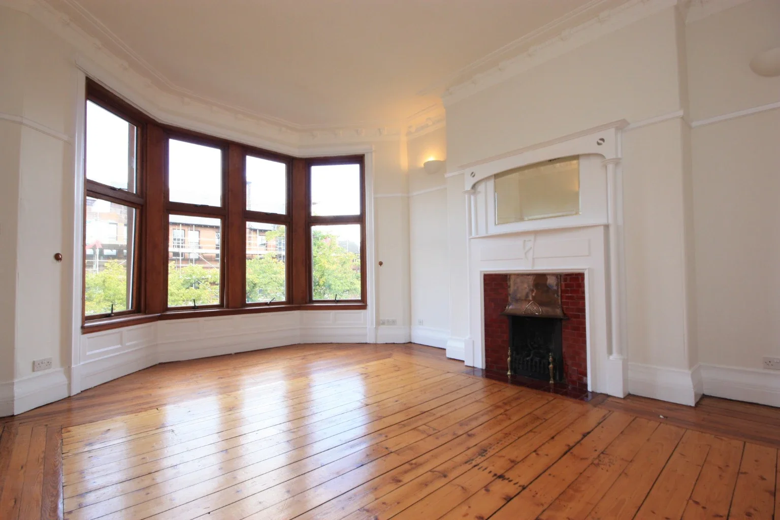 Flat Queensborough Gardens in Glasgow