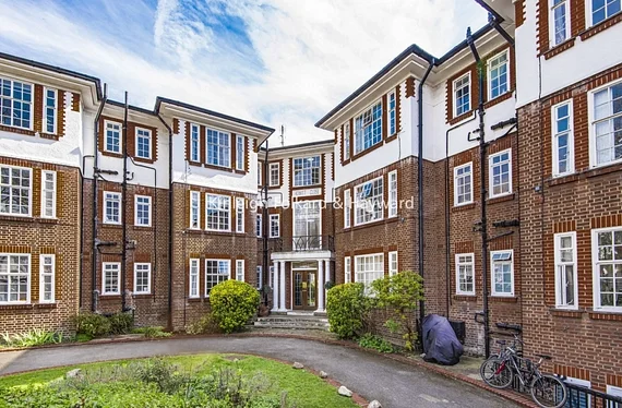 Flat Belsize Park Gardens in Greater London
