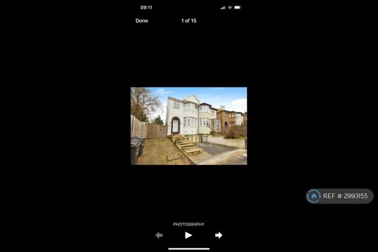 House Dovedale Avenue in Greater London