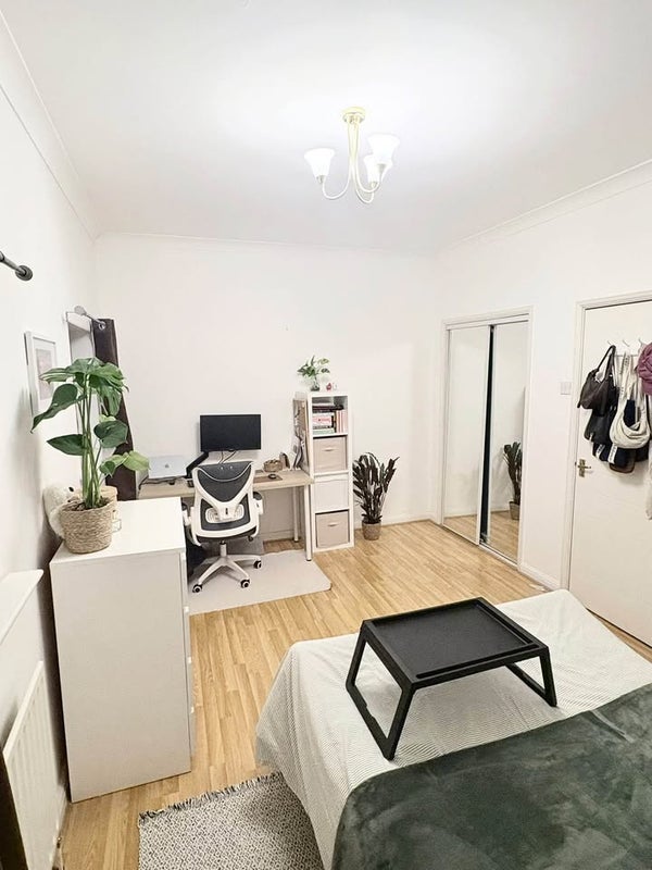 Room Plover Way in Greater London