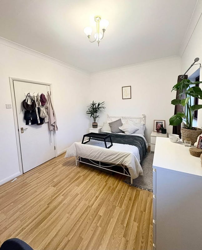 Room Plover Way in Greater London