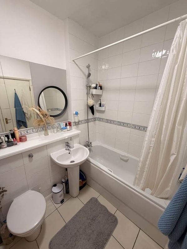 Room Plover Way in Greater London