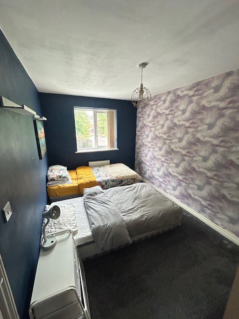 Room Caspian Road in Manchester