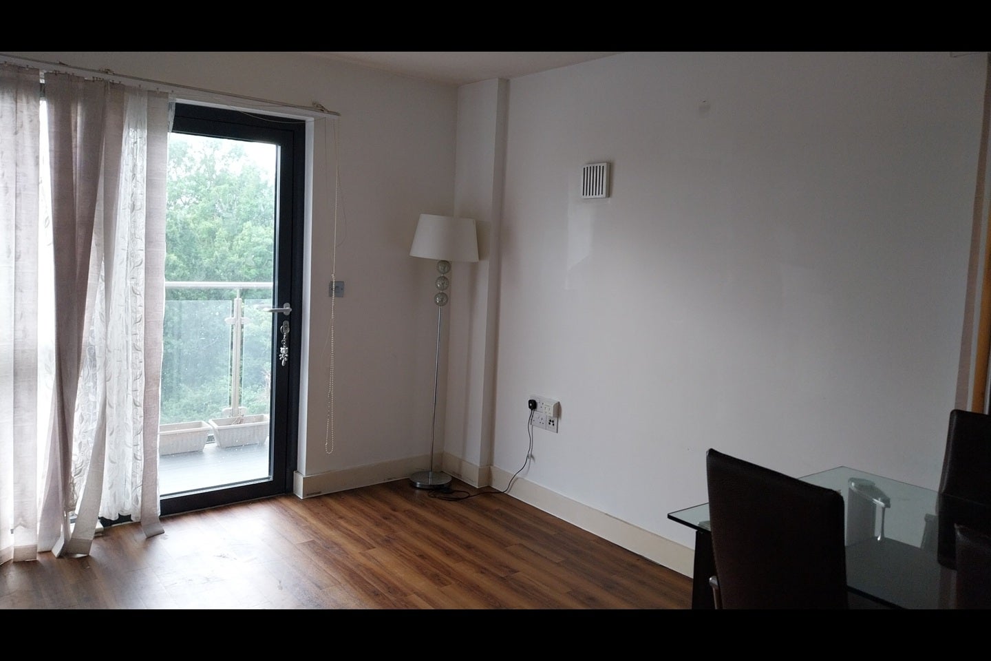Flat Atlip Road in Greater London