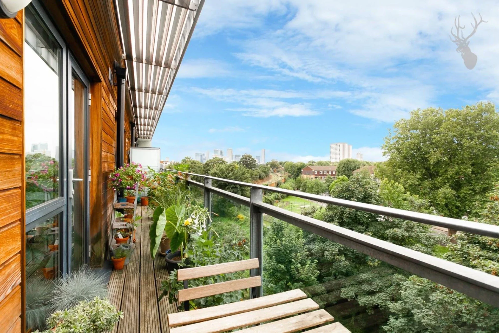 Flat Court Yard in Greater London