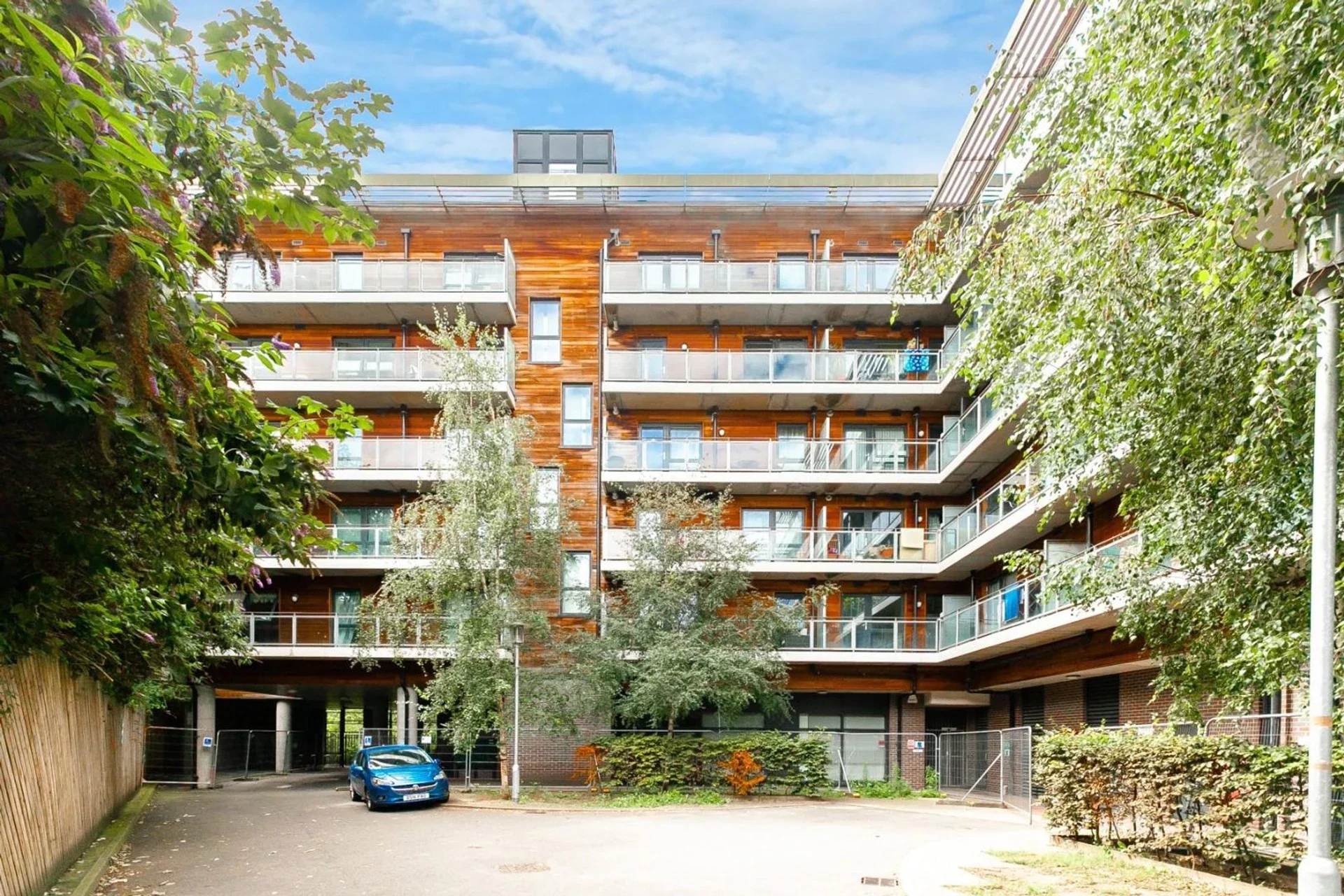 Flat Court Yard in Greater London
