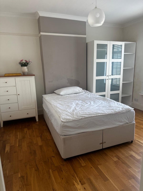 Room Strathyre Avenue in Greater London