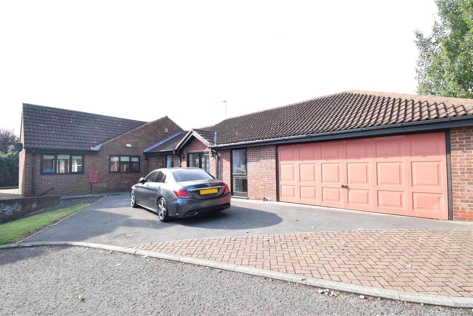 Flat Barratt's Road in Wakefield