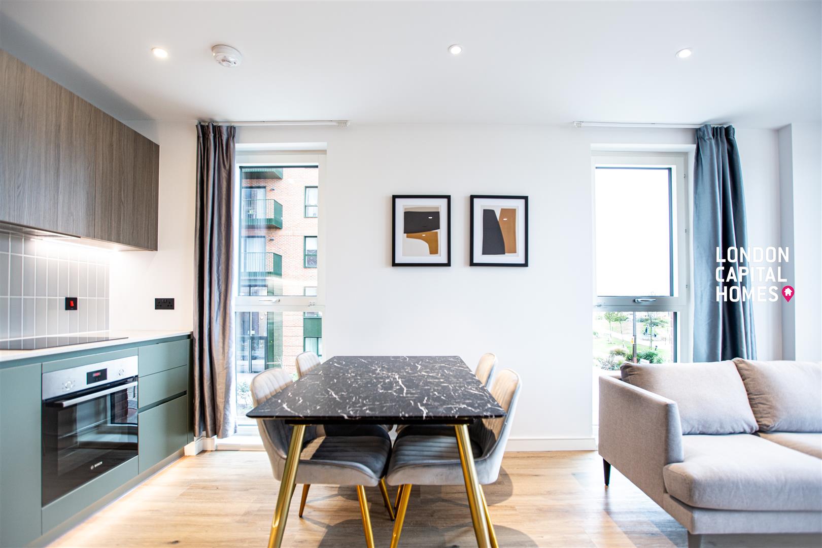 Flat Cedrus Avenue in Greater London