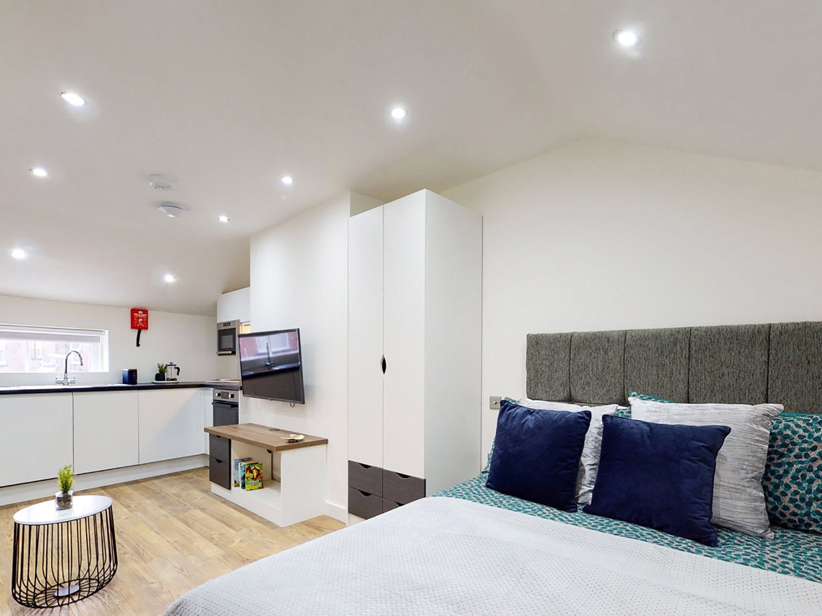 Flat Clarendon Road in Leeds