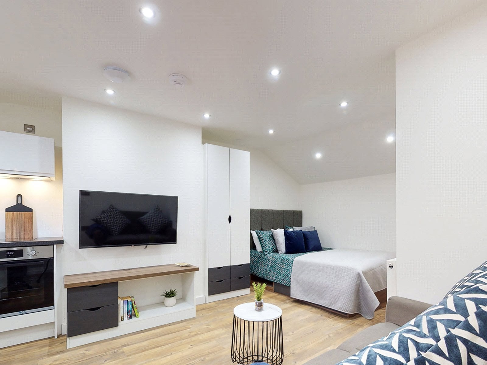 Flat Clarendon Road in Leeds