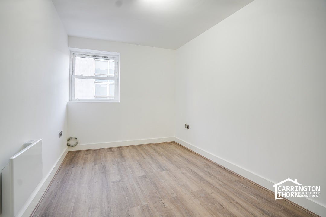 Flat Ladywell Street in Greater London