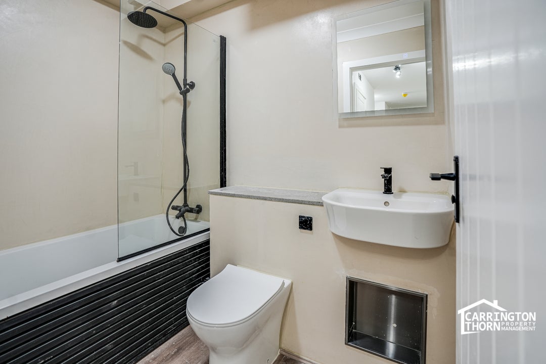 Flat Ladywell Street in Greater London