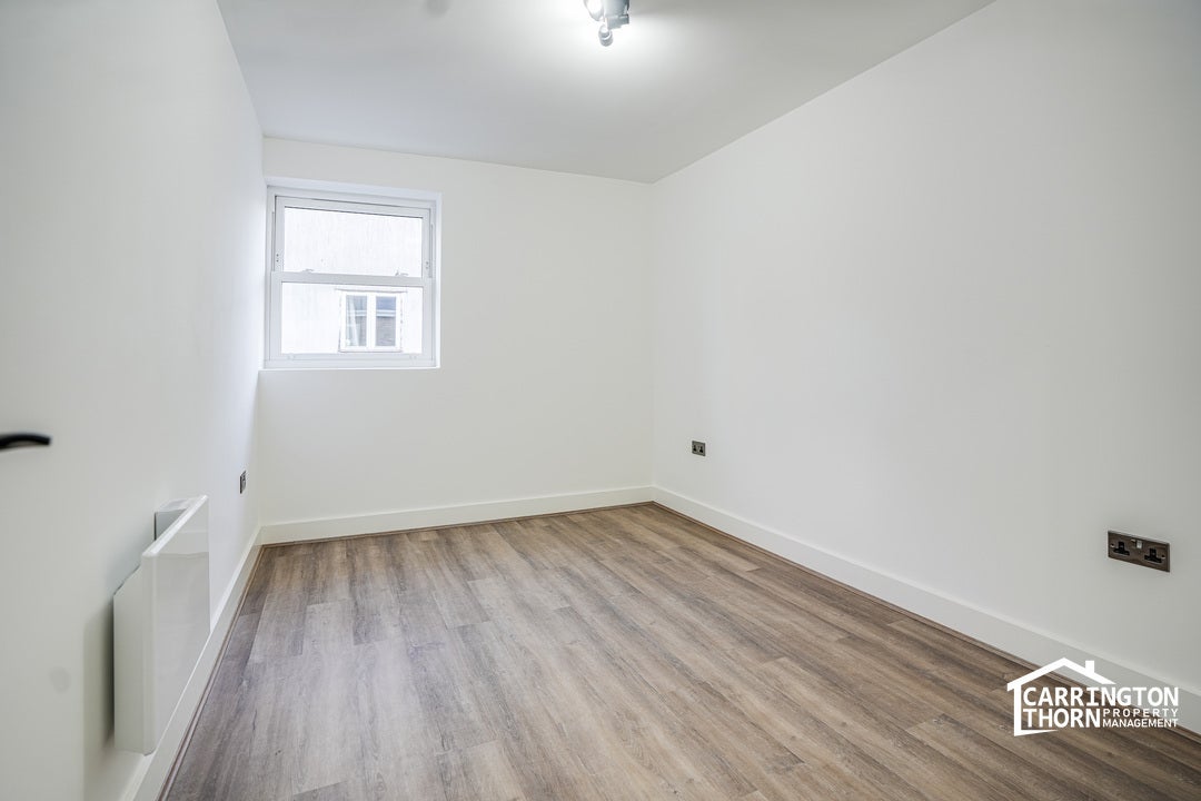 Flat Ladywell Street in Greater London