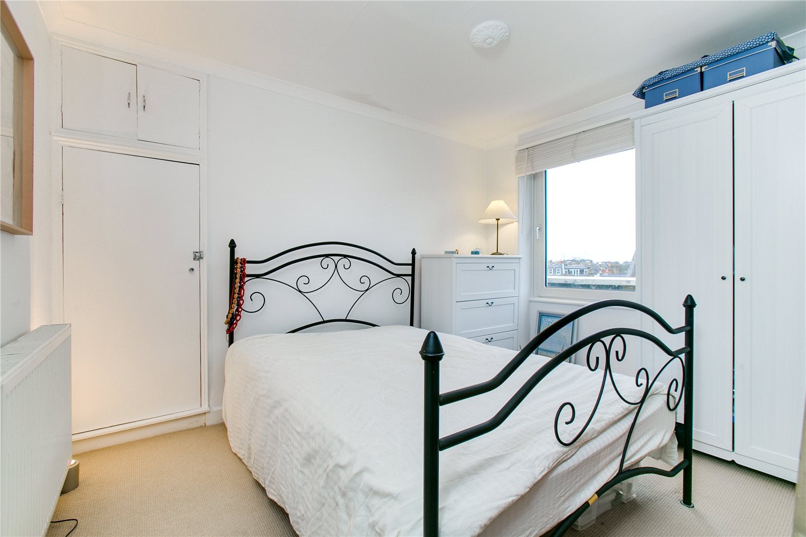 Flat Minford Gardens in Greater London
