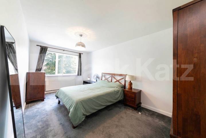 Flat Iverson Road in Greater London