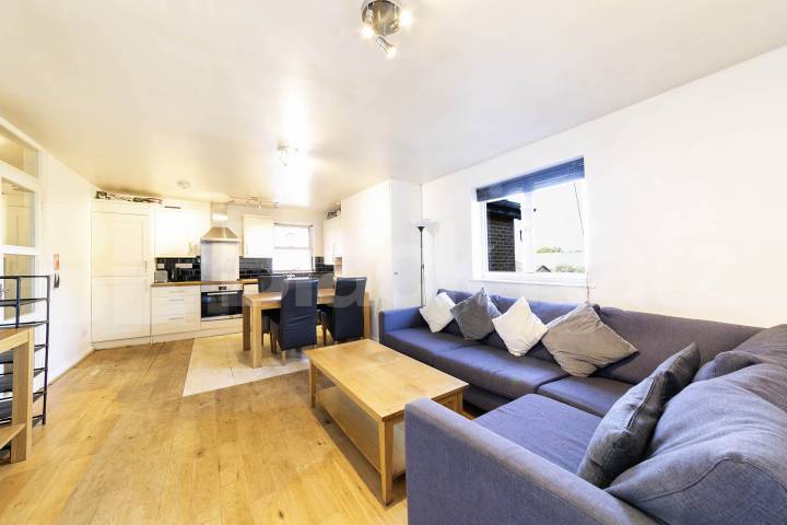 Flat Iverson Road in Greater London