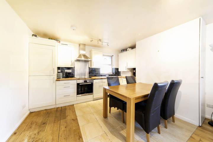Flat Iverson Road in Greater London