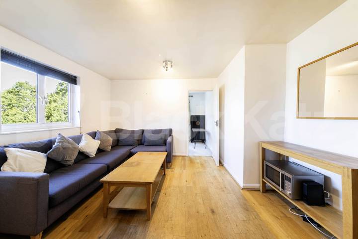 Flat Iverson Road in Greater London