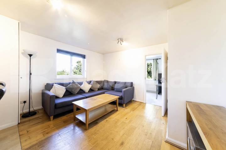 Flat Iverson Road in Greater London