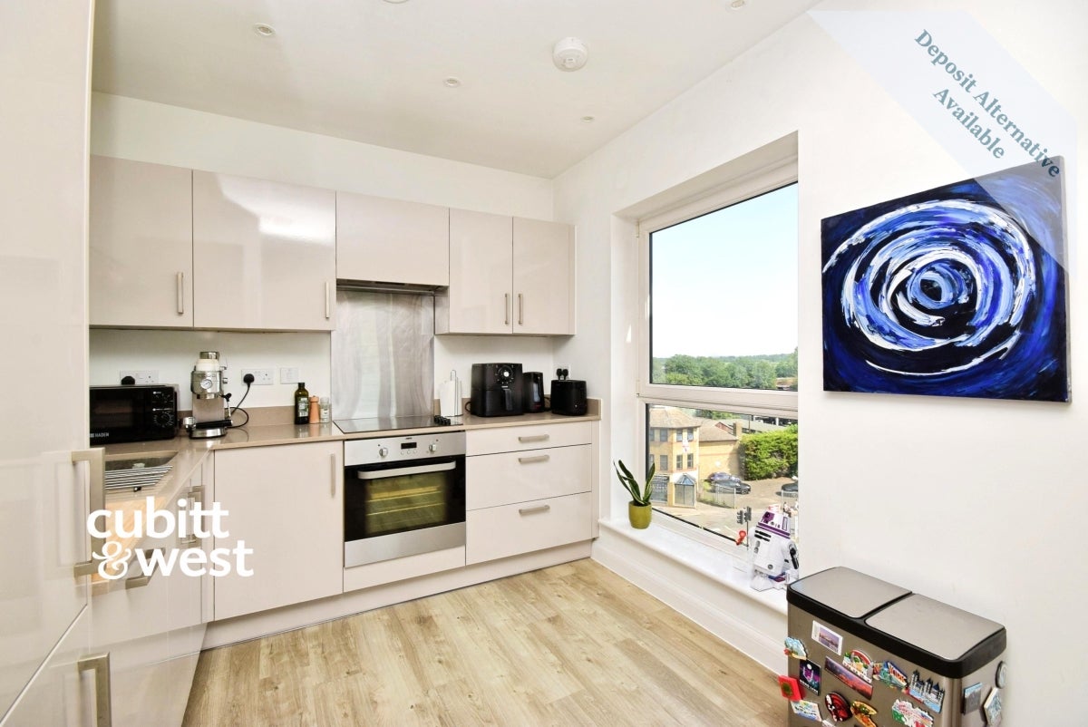 Flat Connersville Way in Greater London