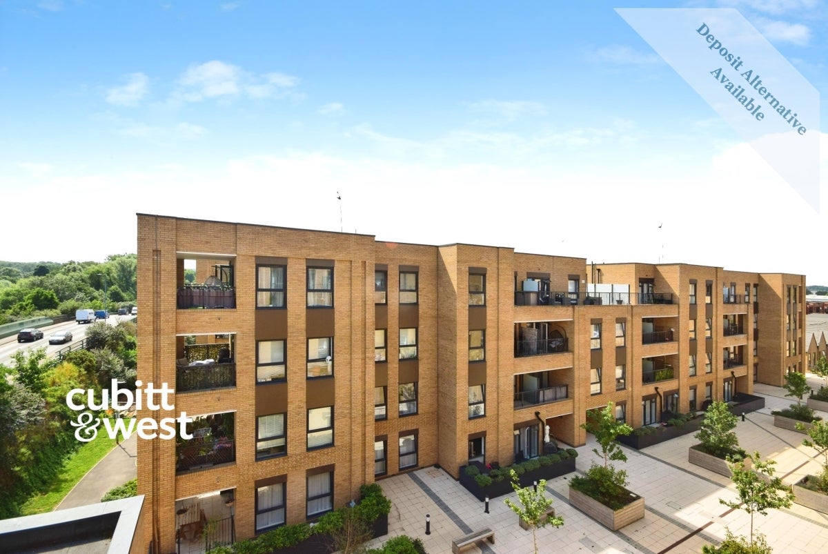 Flat Connersville Way in Greater London