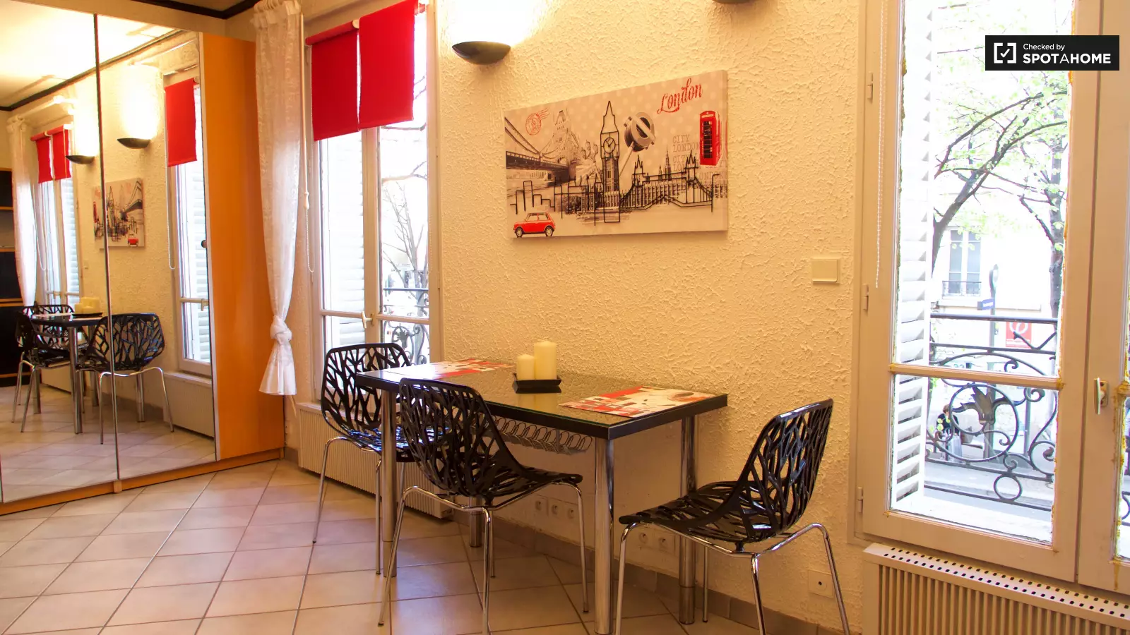 Flat Rue Championnet in Paris