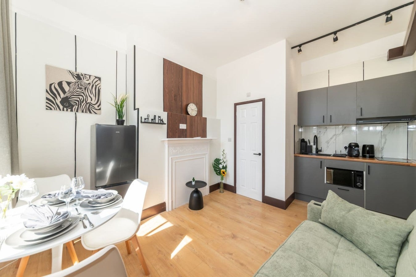 Flat Kensington High Street in Greater London