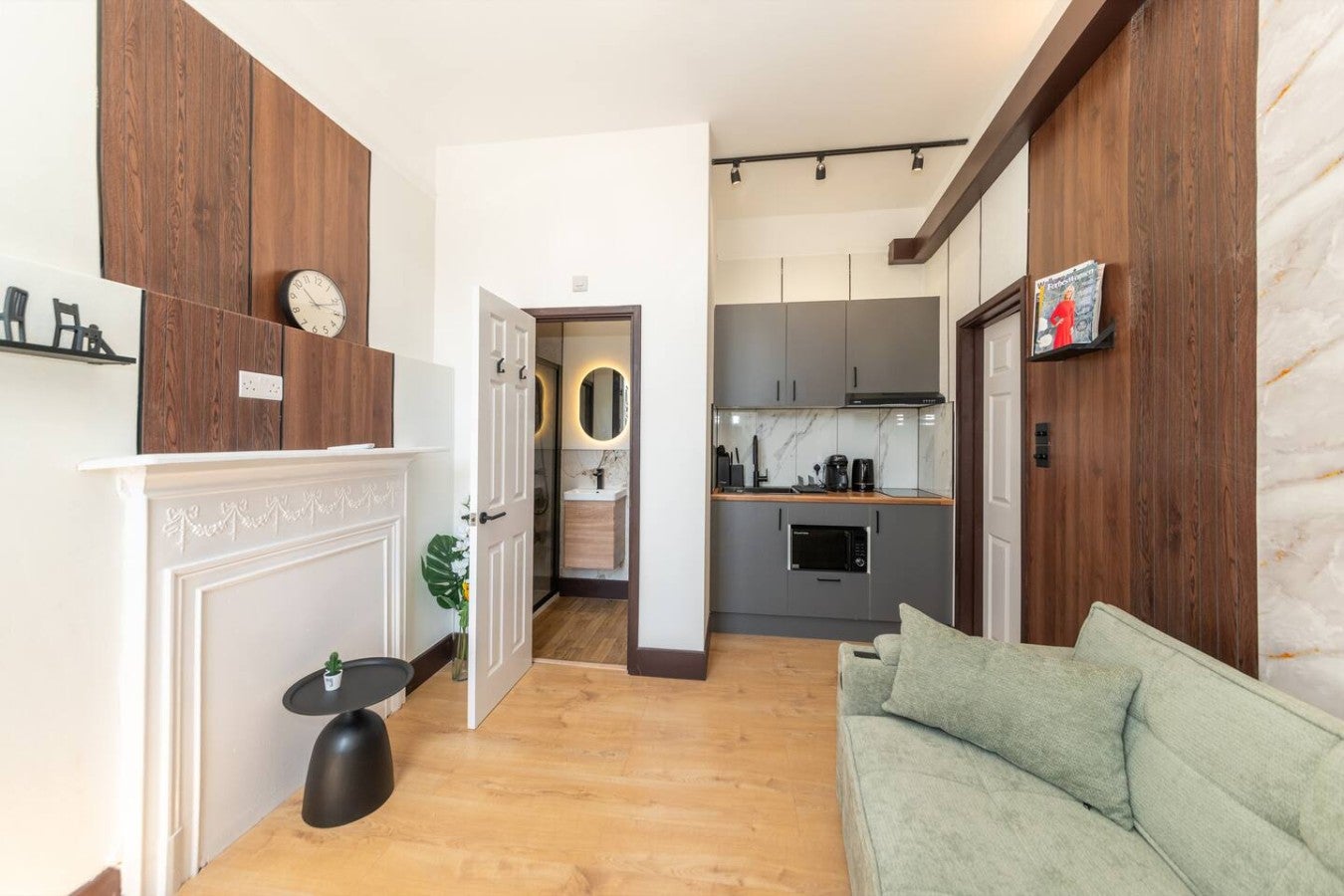 Flat Kensington High Street in Greater London