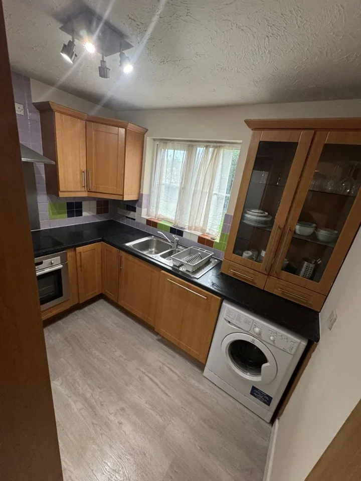 Flat Pinewood Mews in Borough of Spelthorne