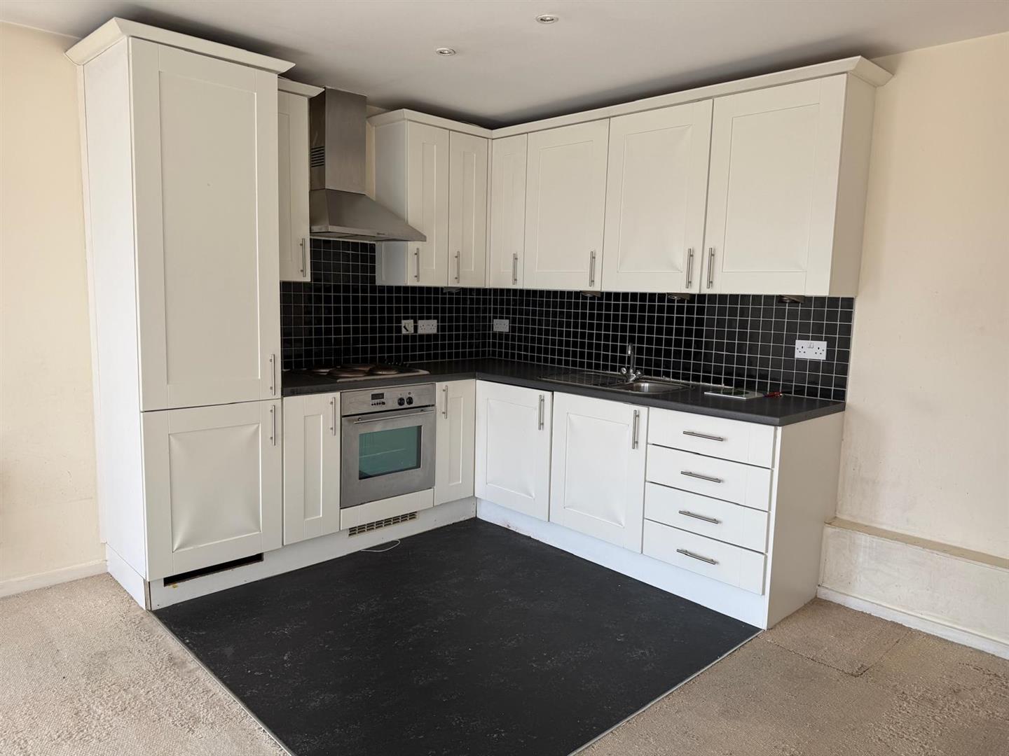 Flat Longbridge Road in Greater London