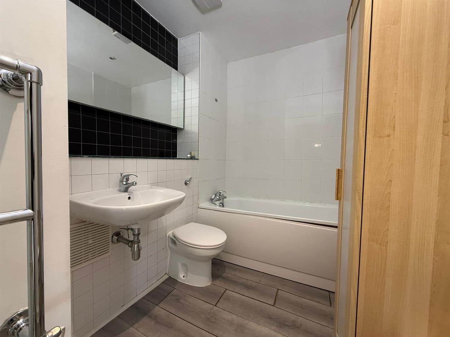 Flat Longbridge Road in Greater London