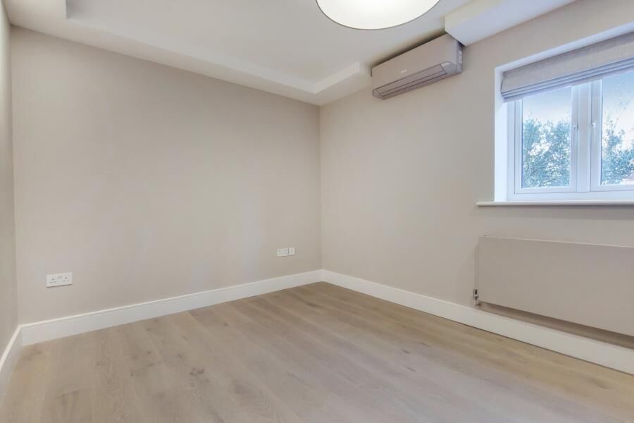 Flat Fitzjohn's Avenue in Greater London
