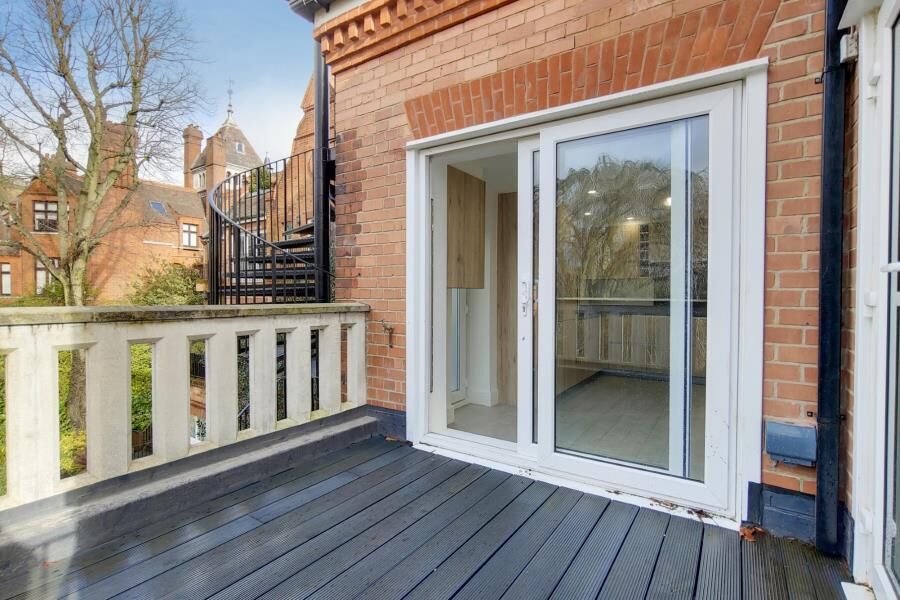 Flat Fitzjohn's Avenue in Greater London