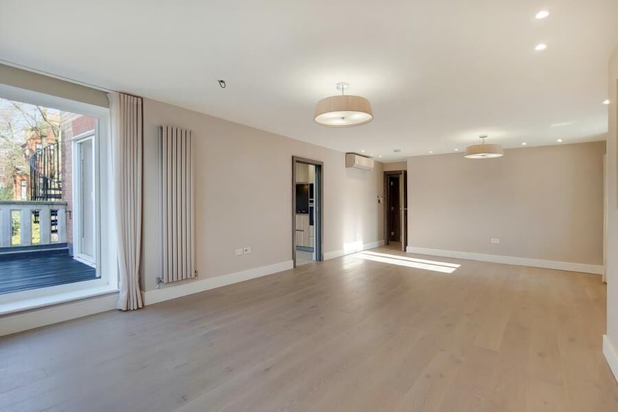 Flat Fitzjohn's Avenue in Greater London