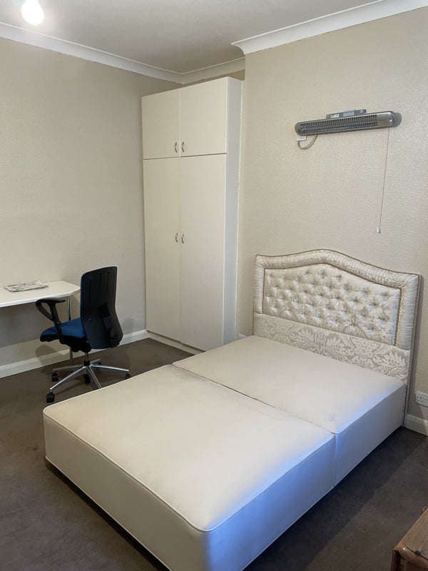 Room Denbigh Place in City of Westminster