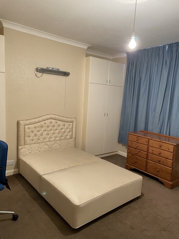 Room Denbigh Place in City of Westminster