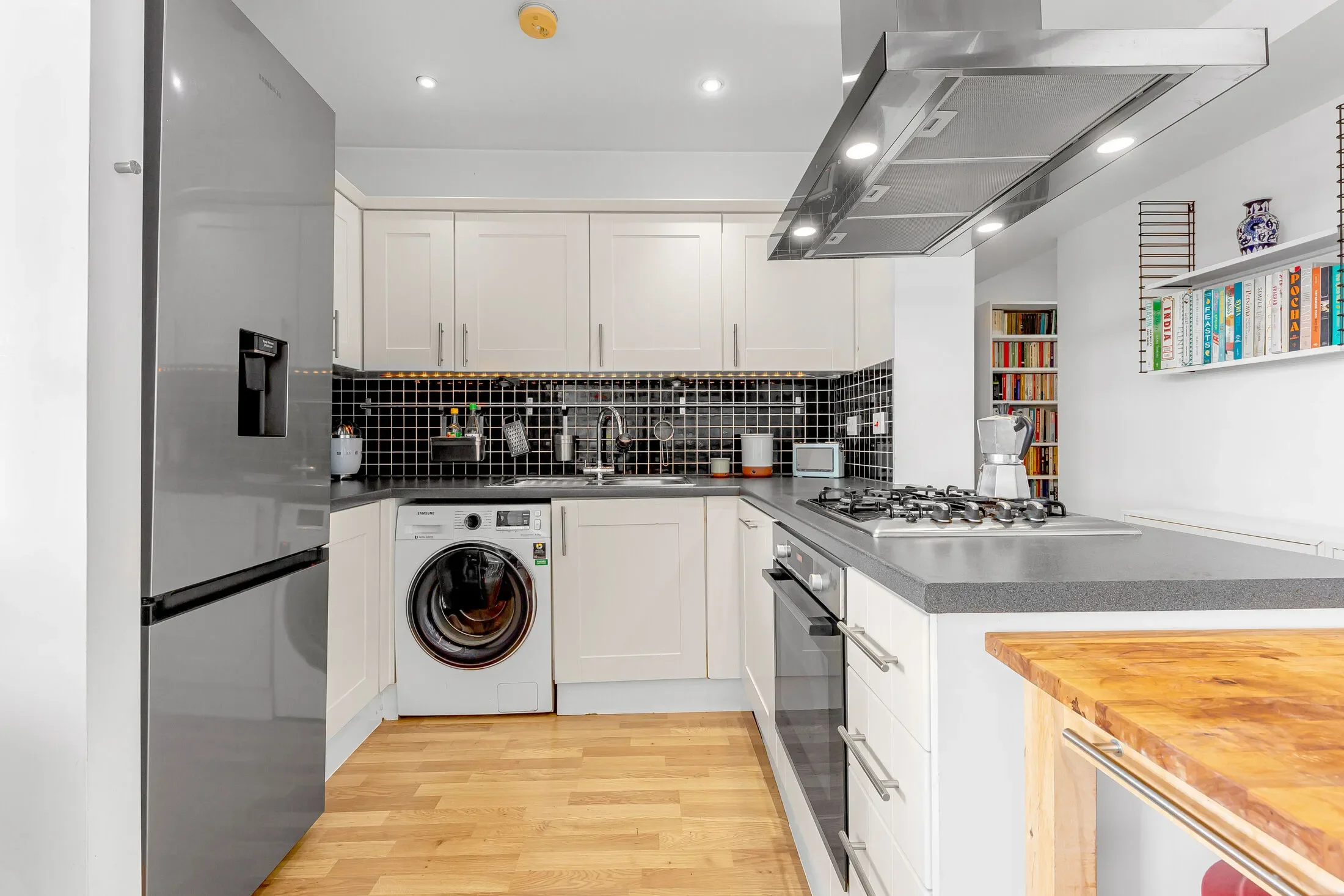 Flat Shaftesbury Road in Greater London