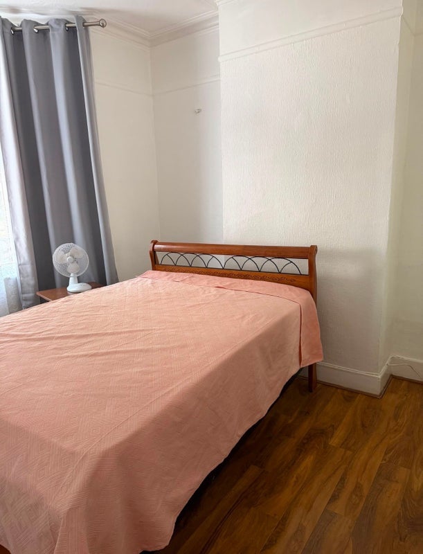 Room Argyle Road in Greater London